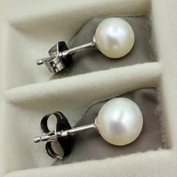 Cultured Freshwater Pearl Stud Earrings 925 Sterling Silver Butterfly Backs - Picture 3 of 4